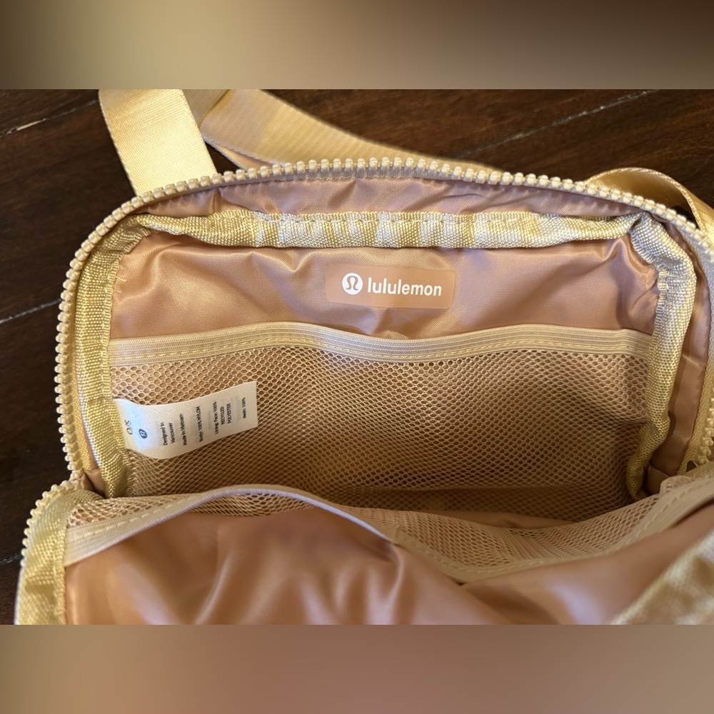 NWOT Lululemon everywhere belt bag 1L - Picture 10 of 15